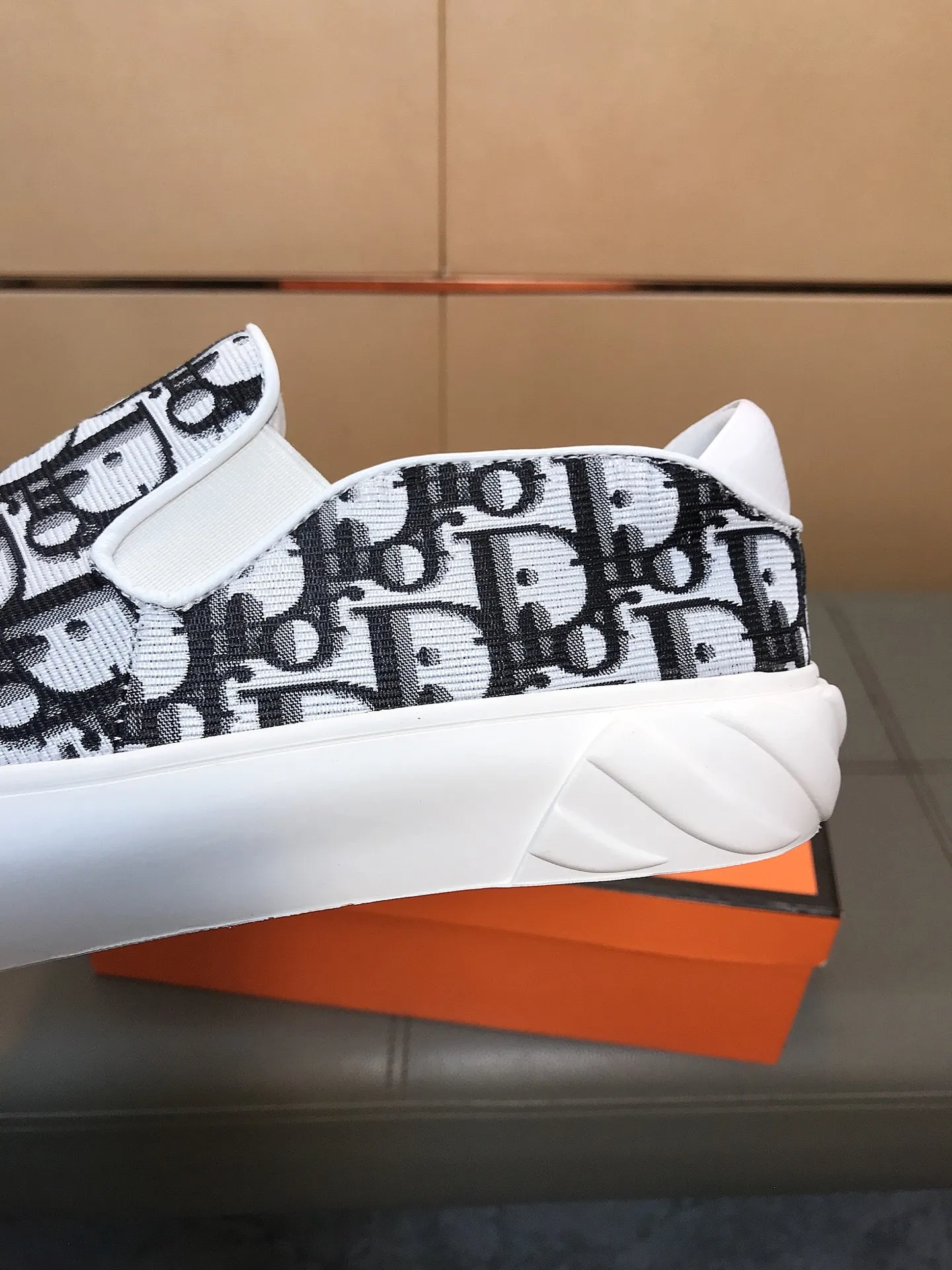 Factory price 380 👉👉[Dior] Dior’s latest model is carefully crafted and set off the audience! An international brand that continues to innovate. This men's high-top all-season casual shoe is made of brand printed material on the upper, pigskin lining and rubber non-slip outsole. It is breathable and comfortable and speaks for itself with quality👄 Size: 38-44